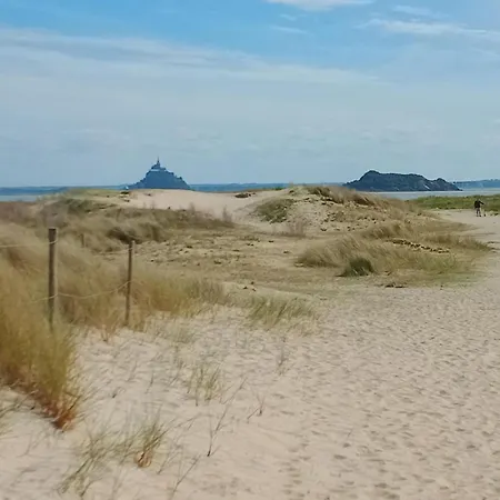 Near Mont St Michel & Nature Trails, Cleaning Included Feriehus Céaux