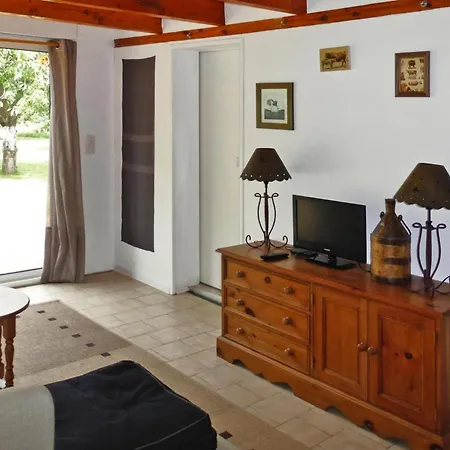 Near Mont St Michel & Nature Trails, Cleaning Included Céaux