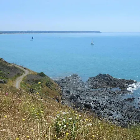 Near Mont St Michel & Nature Trails, Cleaning Included * Céaux