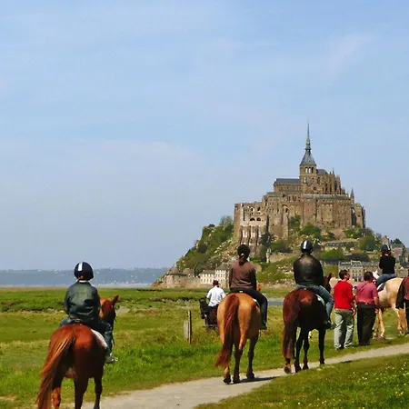 Feriehus Near Mont St Michel & Nature Trails, Cleaning Included Céaux